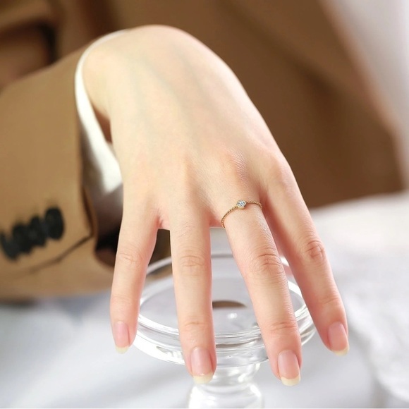 18k Gold Plated Dainty Thin Twisted Chain Cubic Zirconia Ring - Picture 4 of 8